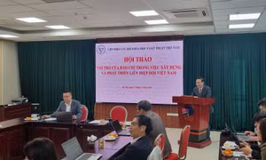 Các chuyên gia thảo luận về vai trò báo chí trong bối cảnh mới.