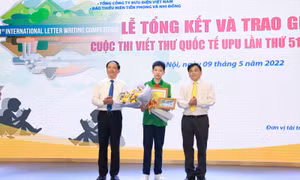 Nam học sinh lớp 9 của Hà Nội giành giải nhất cuộc thi viết thư quốc tế UPU lần thứ 51 tại Việt Nam
