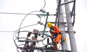 EVNHANOI tổ chức trực, sửa chữa điện 24/24 giờ dịp nghỉ lễ 30/4 và 1/5