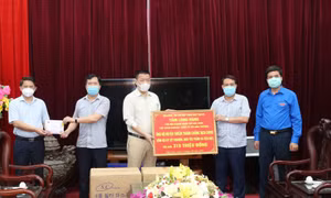 Trao tặng thiết bị, hỗ trợ Bắc Ninh phòng chống dịch COVID-19