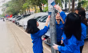 Thanh niên Hà Nội ra quân bảo vệ môi trường, hạn chế dùng túi ni lông