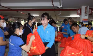 Nữ cán bộ công đoàn trở thành nòng cốt của ‘mạng lưới tuyên truyền viên an toàn’
