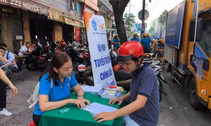 Nghỉ việc ở doanh nghiệp, có thể tiếp tục tham gia BHYT tại hộ gia đình?