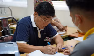 Chi trả lương hưu cho các đối tượng hưởng.