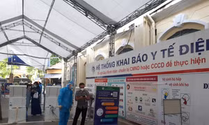 Dịch COVID-19 phức tạp, người đến bệnh viện đã khai báo y tế điện tử nhiều hơn