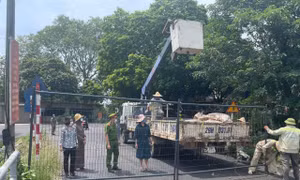 Hà Nội: Người dân không di chuyển qua các cầu có chốt cứng rào chắn