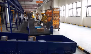 Việc phân chia bưu phẩm hoàn toàn tự động theo  mã vạch tới 3000 bưu cục cấp huyện, xã, giảm tới 70% thời gian và nhân lực.