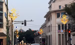 Trang trí chiếu sáng phố phường Hà Nội đón Tết Nguyên đán Kỷ Hợi