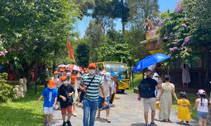 Du lịch nhộn nhịp, không quên phòng dịch