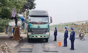 Hà Nội tăng cường xử lý xe quá khổ, quá tải