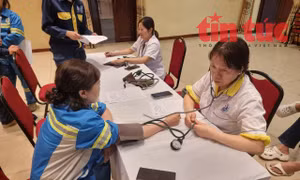 Đăng ký khám chữa bệnh miễn phí do công đoàn tổ chức.