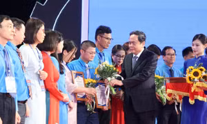 Tuyên dương Chủ tịch công đoàn cơ sở xuất sắc tiêu biểu trong đối thoại, thương lượng