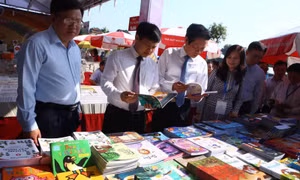 Hội sách Hà Nội bắt kịp xu hướng đọc sách trên thiết bị công nghệ
