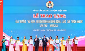 Trao tặng Giải thưởng “Nữ đoàn viên công đoàn năng động, sáng tạo, trách nhiệm”