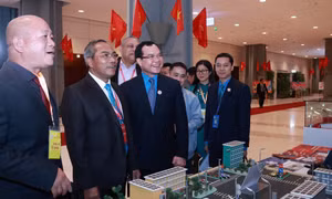 Thúc đẩy mối quan hệ với Công đoàn Lào và Cuba ngày càng đi vào chiều sâu