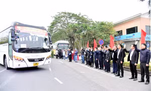 Công đoàn Hà Nội tổ chức những chuyến xe đưa công nhân về quê đón Tết