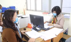 Hà Nội trả lương hưu, trợ cấp BHXH qua tài khoản ATM từ 7/4, tiền mặt từ 16/4
