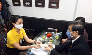 Chi trả gộp lương hưu, trợ cấp BHXH tháng 5-6 để phòng dịch COVID-19