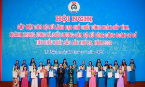 Chủ tịch Tổng LĐLĐ Việt Nam Nguyễn Đình Khang phát biểu tại Hội nghị gặp mặt cán bộ nữ lãnh đạo chủ chốt công đoàn cấp tỉnh, ngành Trung ương và biểu dương 95 cán bộ nữ công công đoàn cơ sở tiêu biểu xuất sắc lần thứ 3 năm 2024