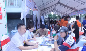 Phiên giao dịch việc làm kết nối cung cầu thị trường lao động tại khu vực phía nam Hà Nội.
