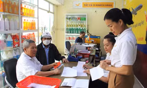 Chi trả lương hưu, trợ cấp cho người hưởng.