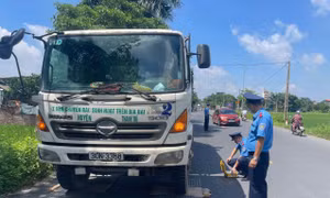 Hà Nội tăng cường kiểm tra, xử lý xe khách, xe tải, xe container vi phạm tải trọng