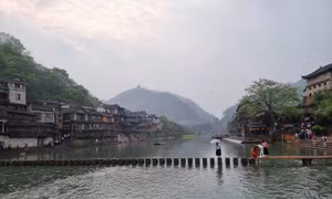 Tuyến du lịch Trương Gia Giới – Phượng Hoàng cổ trấn hút khách Việt