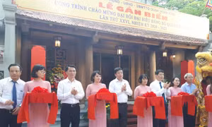 Gắn biển công trình tu bổ, tôn tạo đình Nam Hương tại phố cổ Hà Nội