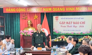 Trung tướng Hoàng Khánh Hưng, Chủ tịch Hội Hỗ trợ gia đình liệt sĩ Việt Nam thông tin về thực hiện các nhiệm vụ trọng tâm trong “Chiến dịch 500 ngày đêm đẩy mạnh tìm kiếm, quy tập và xác định danh tính hài cốt liệt sĩ”