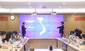 Lãnh đạo Bộ TT&TT và VCCI thực hiện nghi thức chính thức phát động Giải thưởng ‘Sản phẩm công nghệ số Make in Viet Nam 2024’