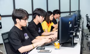 Ban Tổ chức đã bố trí đoàn công tác đi kiểm tra công tác tổ chức thi, bảo đảm các điều kiện kỹ thuật, quy trình được thực hiện nghiêm túc