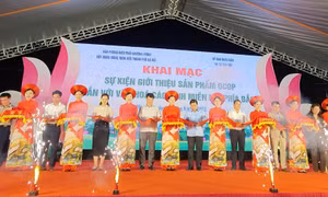 Lễ cắt băng khai mạc sự kiện giới thiệu sản phẩm OCOP gắn với văn hóa các tỉnh miền núi phía Bắc.
