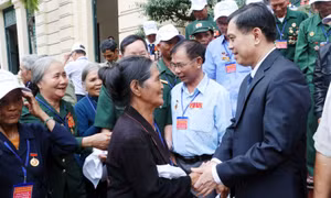 Không để xảy ra tiêu cực khi tặng quà cho người có công dịp 27/7