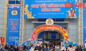 Các đội tham gia thi bày mâm cỗ ngày Tết