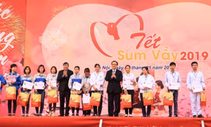 Tết Sum vầy mang không khí ấm áp tới công nhân có hoàn cảnh khó khăn