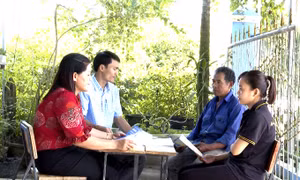 Tổ chức phong trào thi đua vận động người thân tham gia và duy trì bảo hiểm xã hội tự nguyện