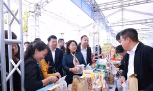 Các mặt hàng được bán với giá ưu đãi dành cho công nhân, người lao động.