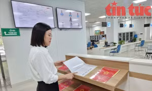 Người dân Quảng Ninh làm quen với thủ tục hành chính phi địa giới