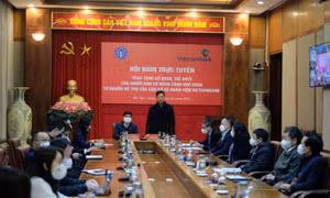 Trao tặng hơn 12 nghìn sổ BHXH, thẻ BHYT cho người có hoàn cảnh khó khăn