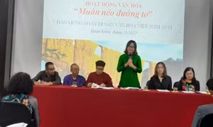 Phố cổ Hà Nội thu hút khách du lịch với chương trình 'Muôn nẻo đường tơ'