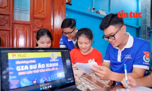 Những ‘Gia sư áo xanh’ ở các khu lưu trú công nhân