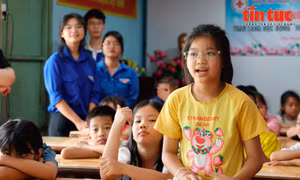 Câu lạc bộ Đom đóm xanh 'thắp sáng' ước mơ cho trẻ em nghèo
