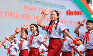 Tiếp lửa truyền thống cho thiếu nhi Thành phố mang tên Bác