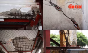 Nhiều hộ dân vẫn 'bám trụ' trong chung cư xuống cấp nghiêm trọng