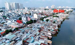 Di dời nhà ở ven kênh, rạch ở TP Hồ Chí Minh - Bài 1: Vẫn còn nhiều ngôi nhà tự phát trên ‘mặt nước’