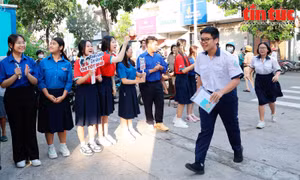 Trên 5.000 thanh niên tình nguyện hỗ trợ phụ huynh và thí sinh thi lớp 10