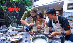 Làng gốm thu nhỏ hút giới trẻ trải nghiệm nét văn hoá truyền thống