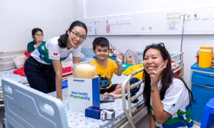 Pharmacity trao 300 phần quà cho bệnh nhi nhân dịp Quốc tế Thiếu nhi