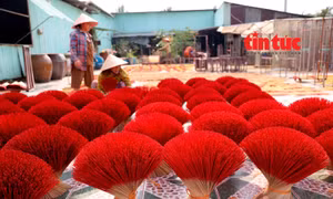 Giữ “lửa” nghề se nhang giữa biến động của thị trường