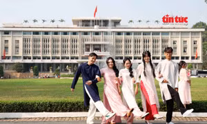 Hội trường Thống Nhất 'hút' khách đến check-in dịp Tết